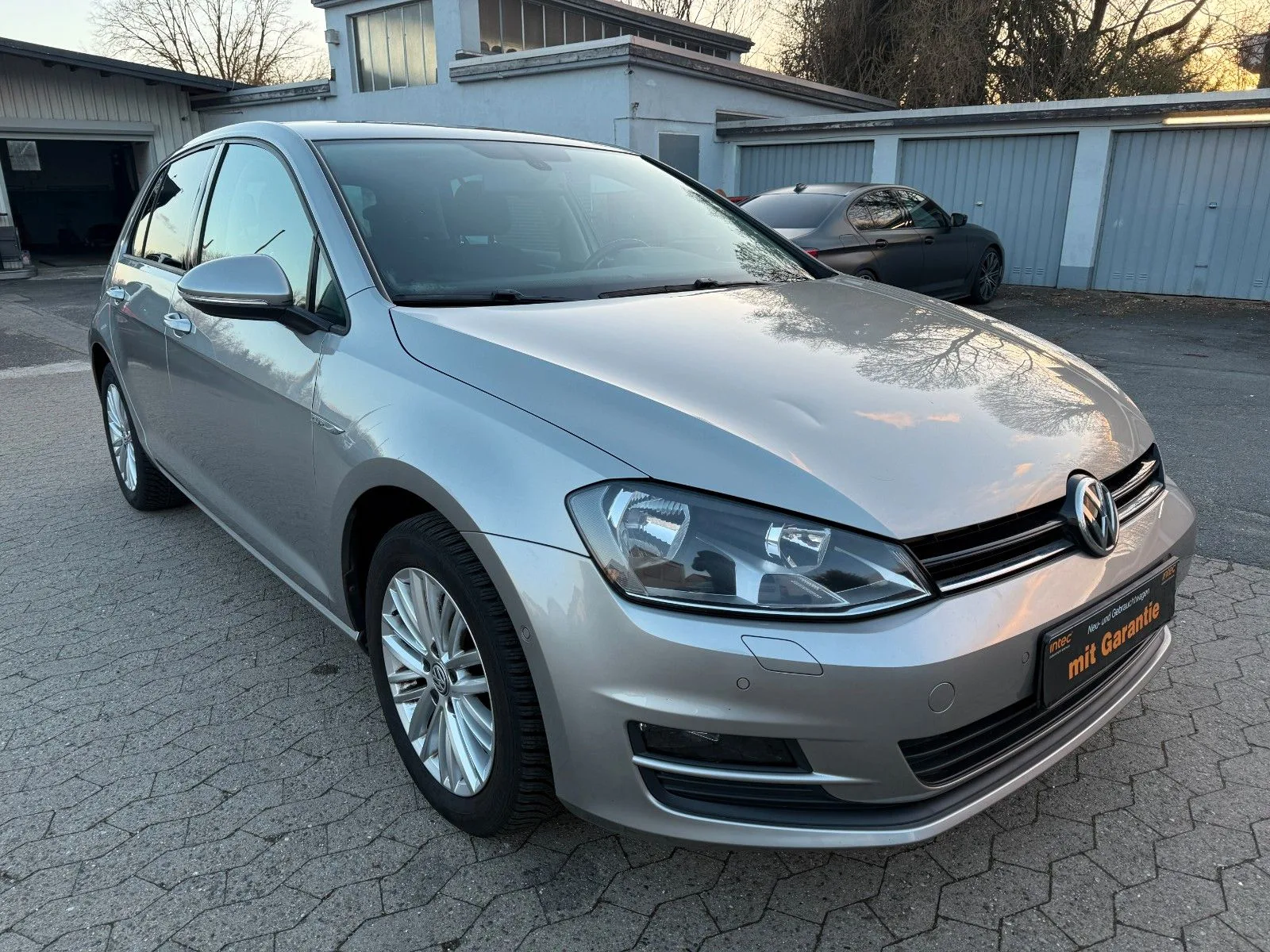 Volkswagen Golf VII Lim. Cup BMT*PDC*KLIMA*MFL*SHZ*TÜV NEU