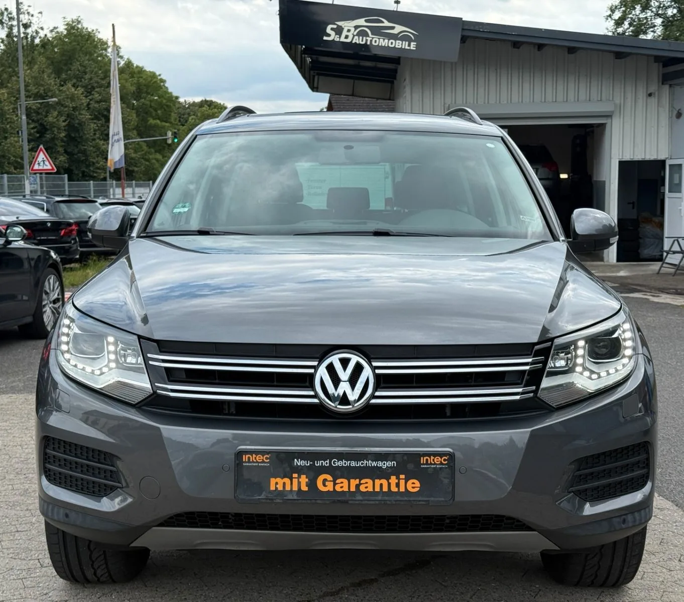 Volkswagen Tiguan Track & Field 4Motion*DSG*AHK*Bi-XENON*