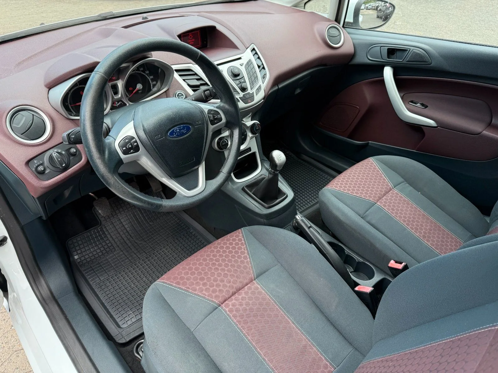 Ford Fiesta Titanium*KLIMA*TÜV NEU*PDC*