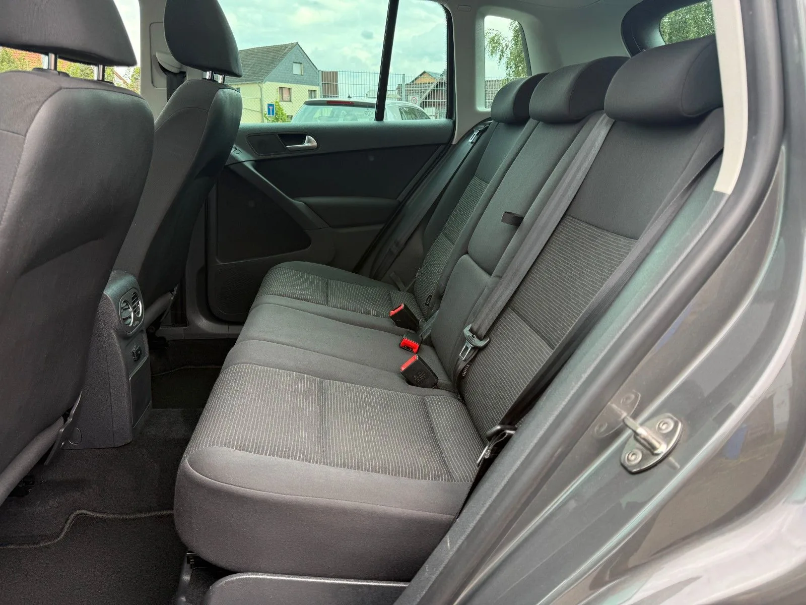 Volkswagen Tiguan Track & Field 4Motion*DSG*AHK*Bi-XENON*
