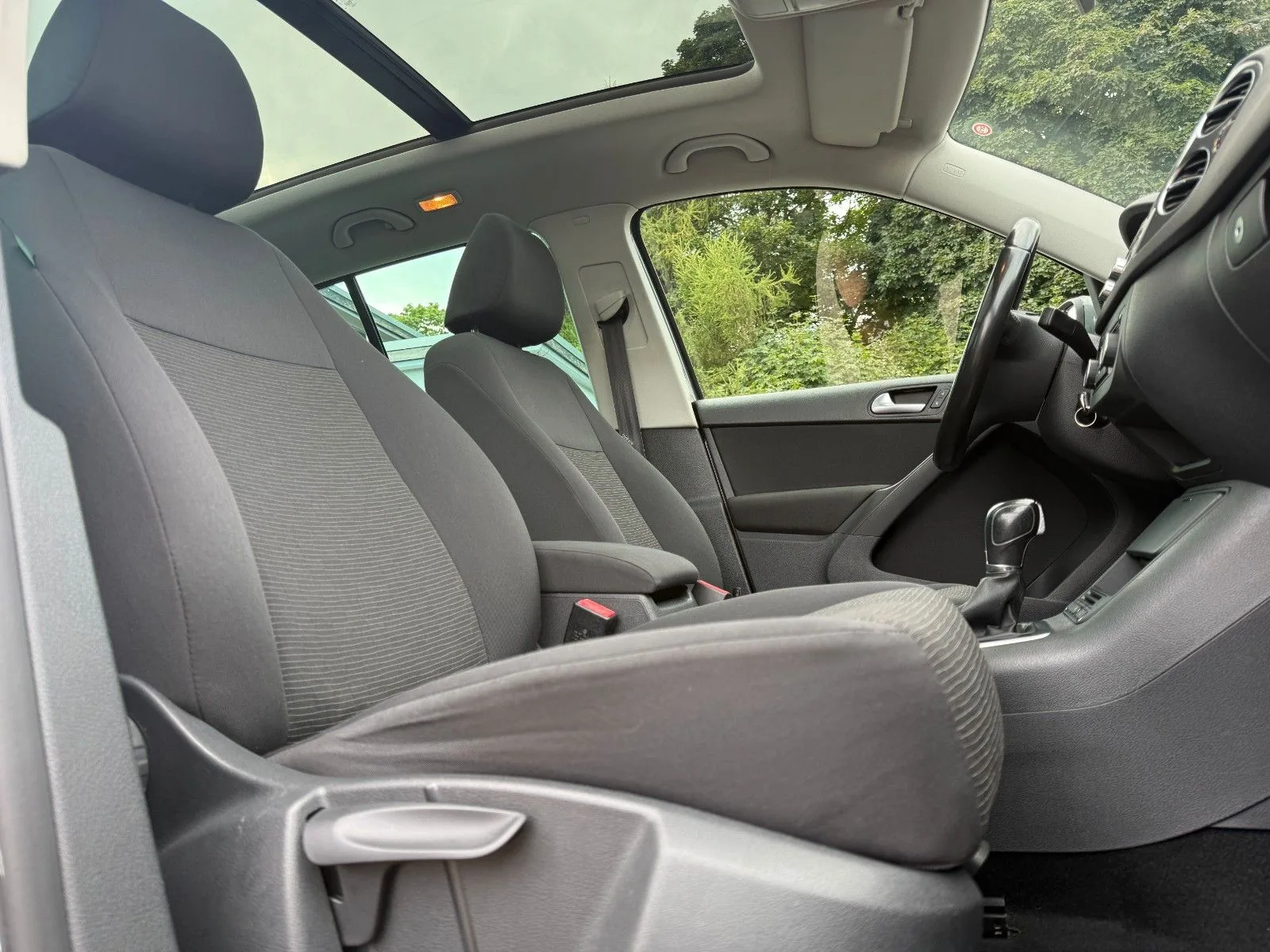 Volkswagen Tiguan Track & Field 4Motion*DSG*AHK*Bi-XENON*