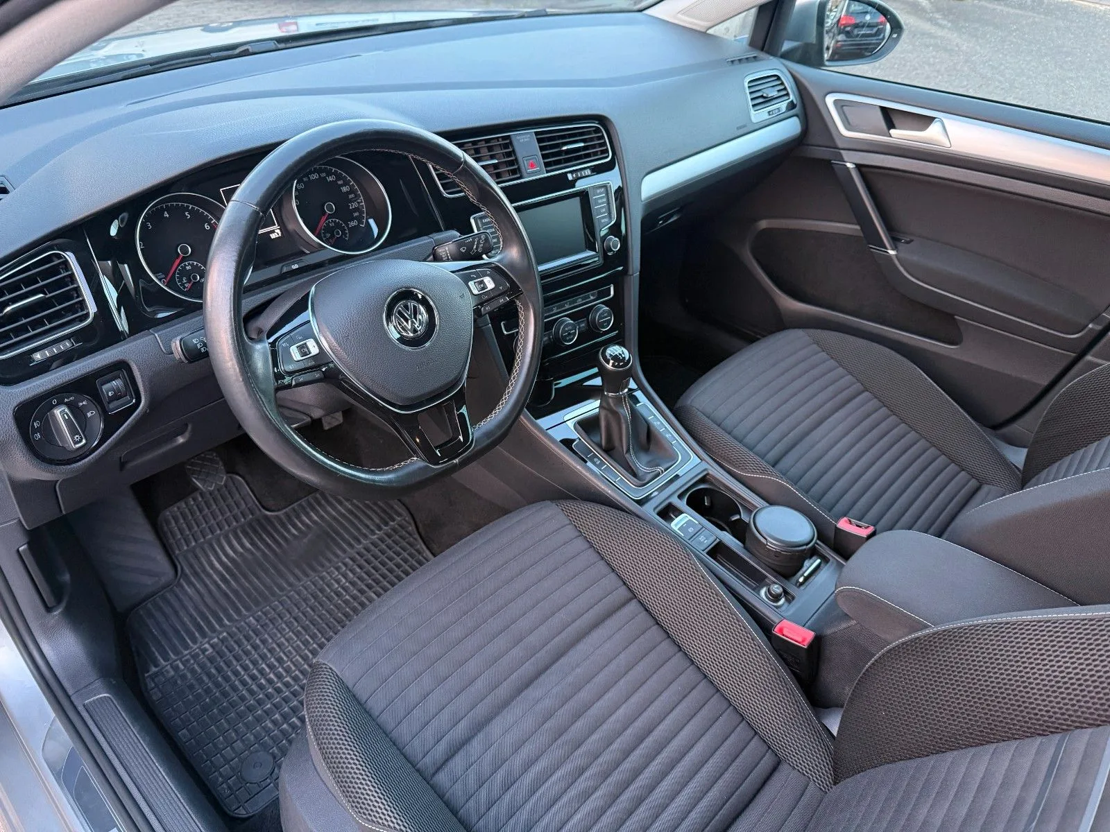 Volkswagen Golf VII Lim. Cup BMT*PDC*KLIMA*MFL*SHZ*TÜV NEU