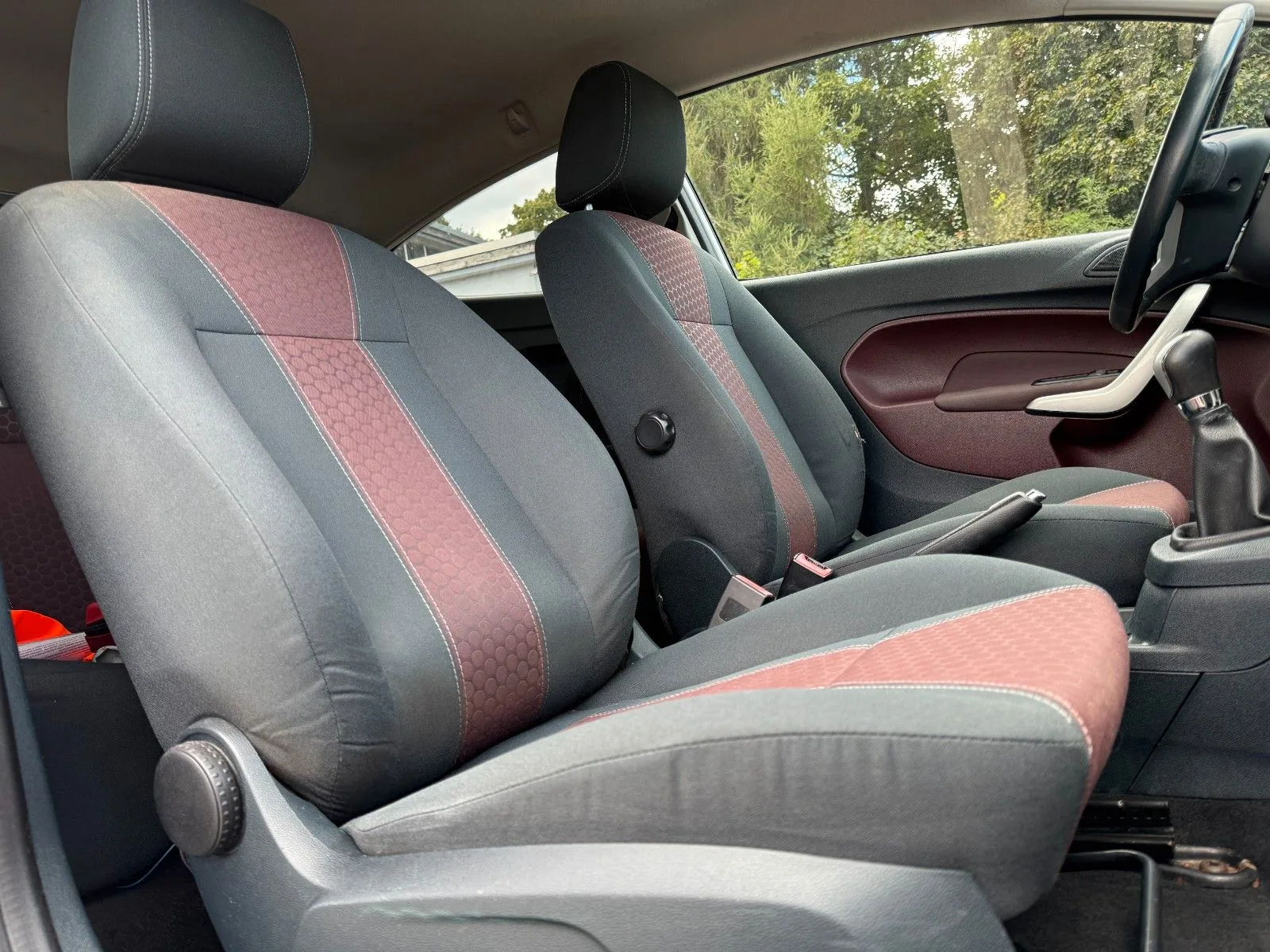 Ford Fiesta Titanium*KLIMA*TÜV NEU*PDC*