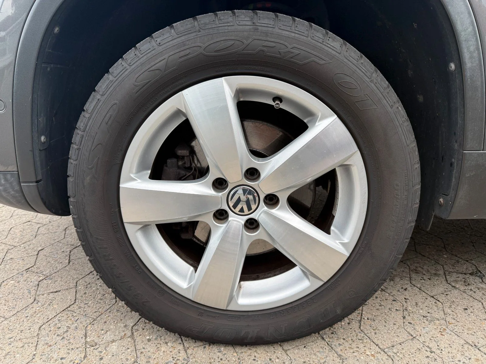Volkswagen Tiguan Track & Field 4Motion*DSG*AHK*Bi-XENON*