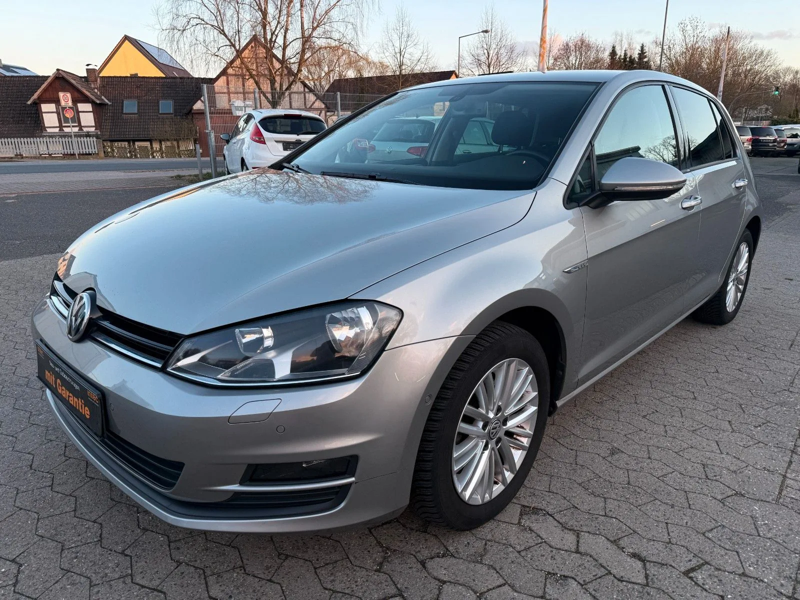 Volkswagen Golf VII Lim. Cup BMT*PDC*KLIMA*MFL*SHZ*TÜV NEU