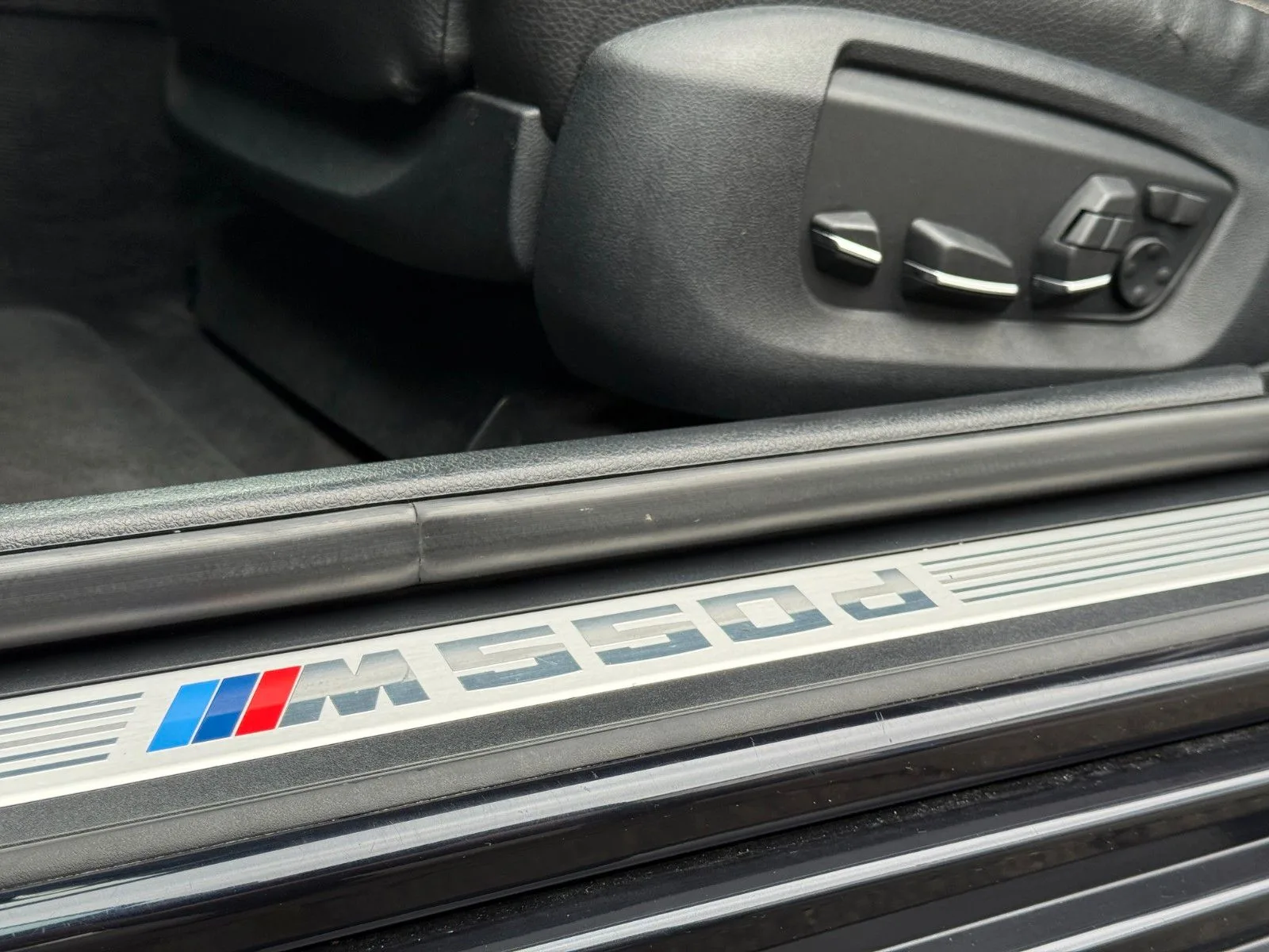 BMW M550 Baureihe 5 Touring M550d xDrive*ACC*HUD*H&K