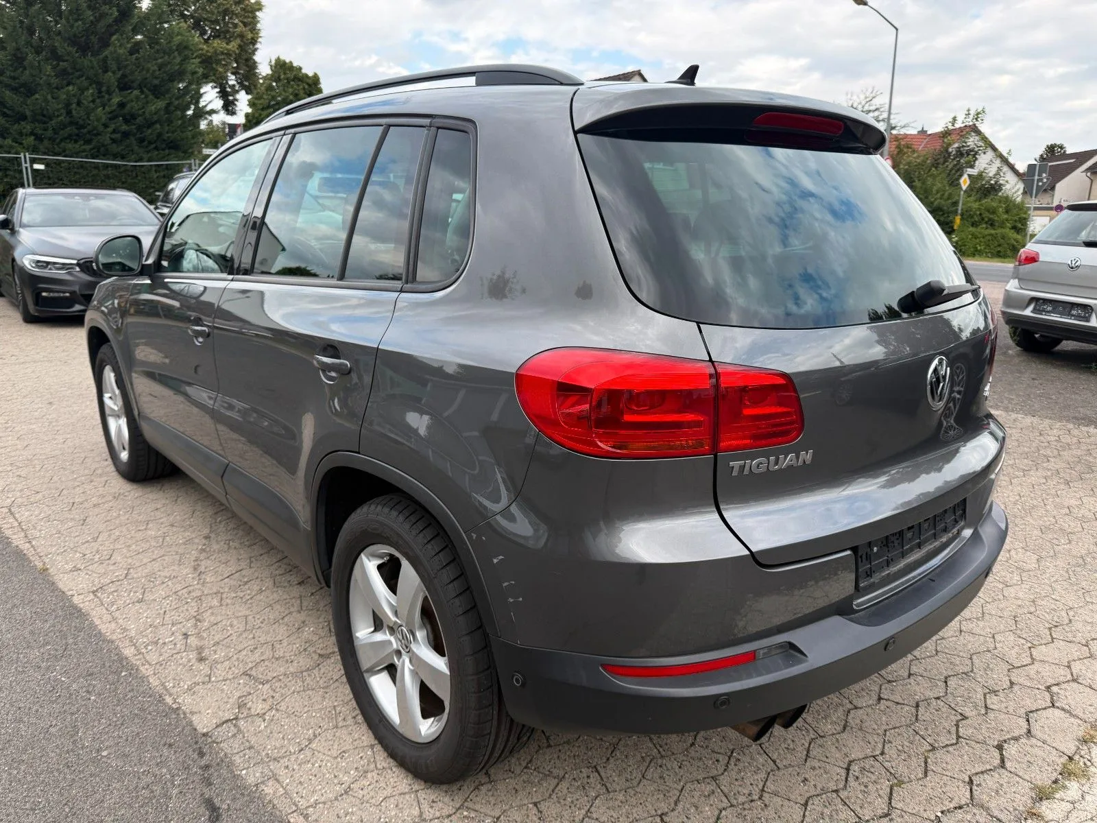 Volkswagen Tiguan Track & Field 4Motion*DSG*AHK*Bi-XENON*