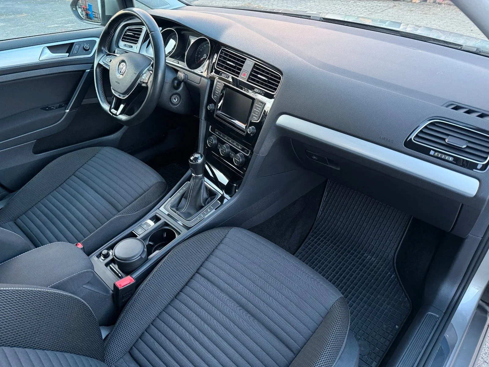 Volkswagen Golf VII Lim. Cup BMT*PDC*KLIMA*MFL*SHZ*TÜV NEU