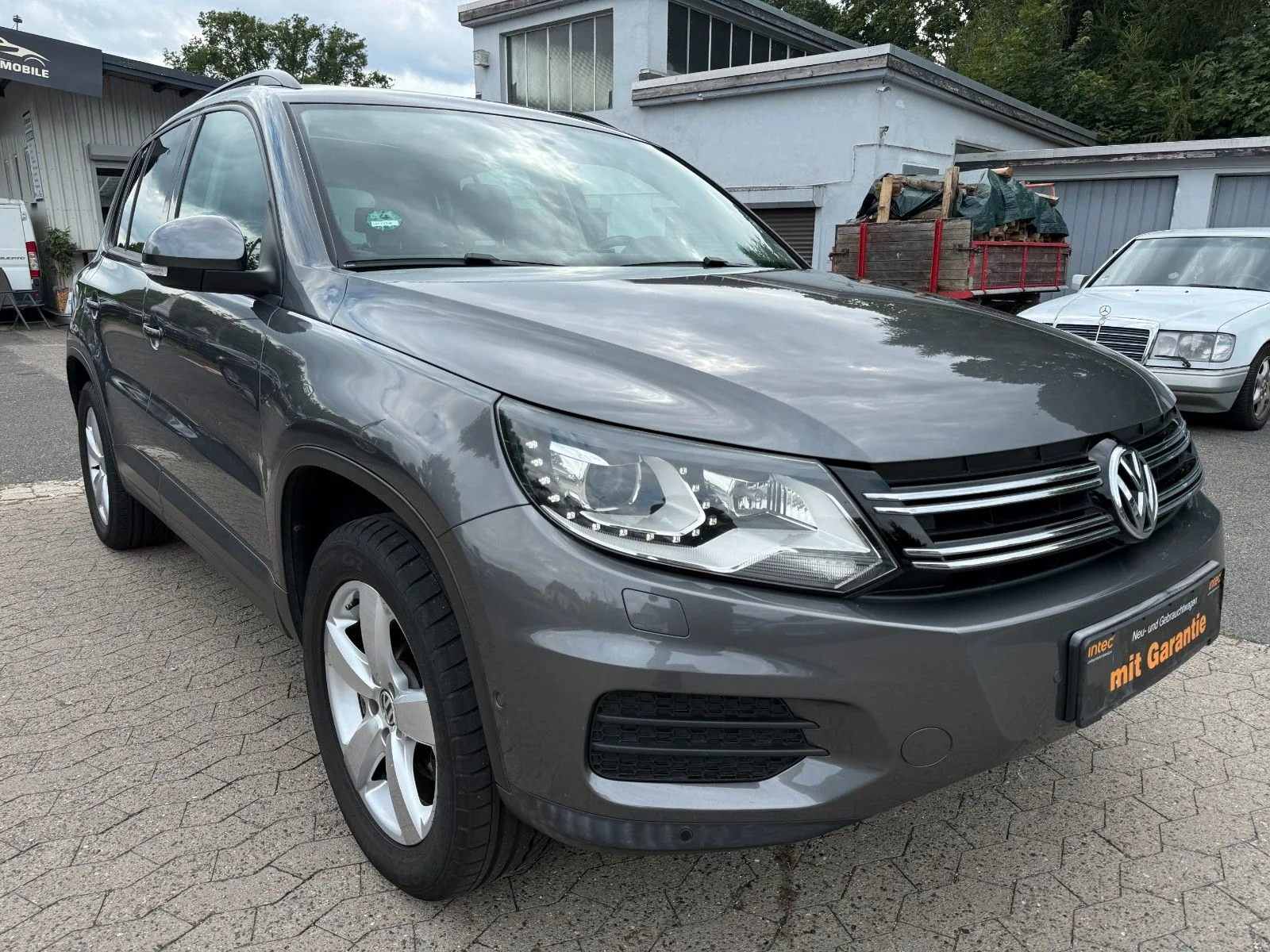 Volkswagen Tiguan Track & Field 4Motion*DSG*AHK*Bi-XENON*