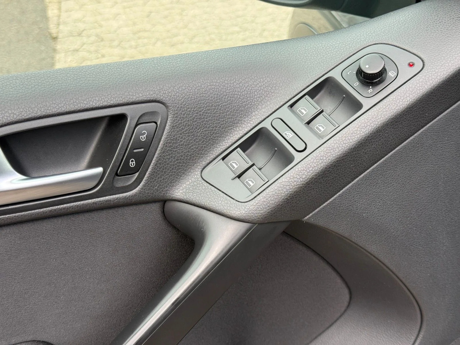 Volkswagen Tiguan Track & Field 4Motion*DSG*AHK*Bi-XENON*