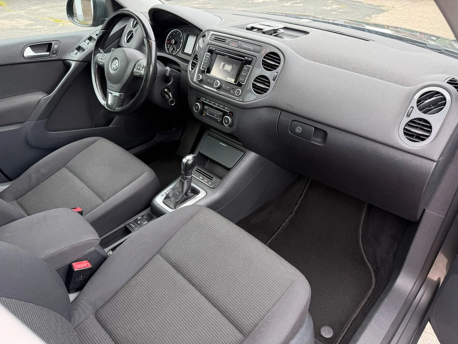 Volkswagen Tiguan Track & Field 4Motion*DSG*AHK*Bi-XENON*