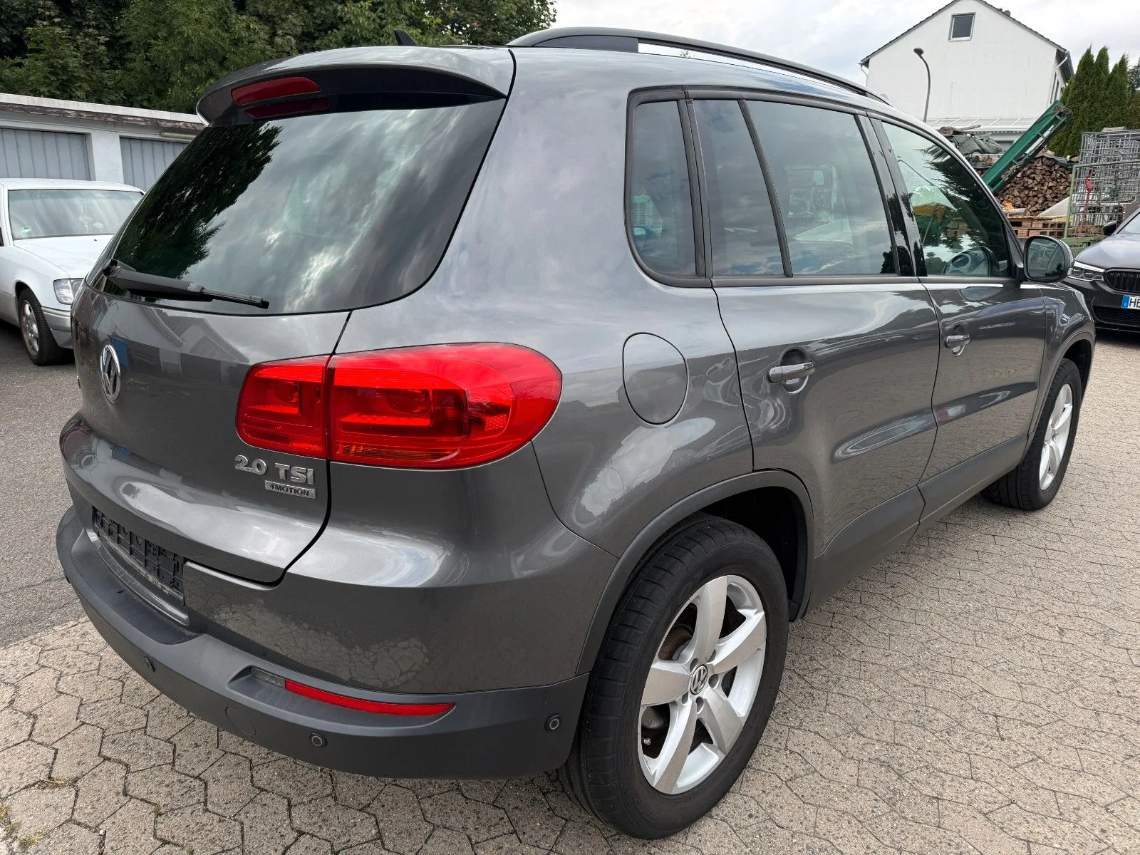 Volkswagen Tiguan Track & Field 4Motion*DSG*AHK*Bi-XENON*