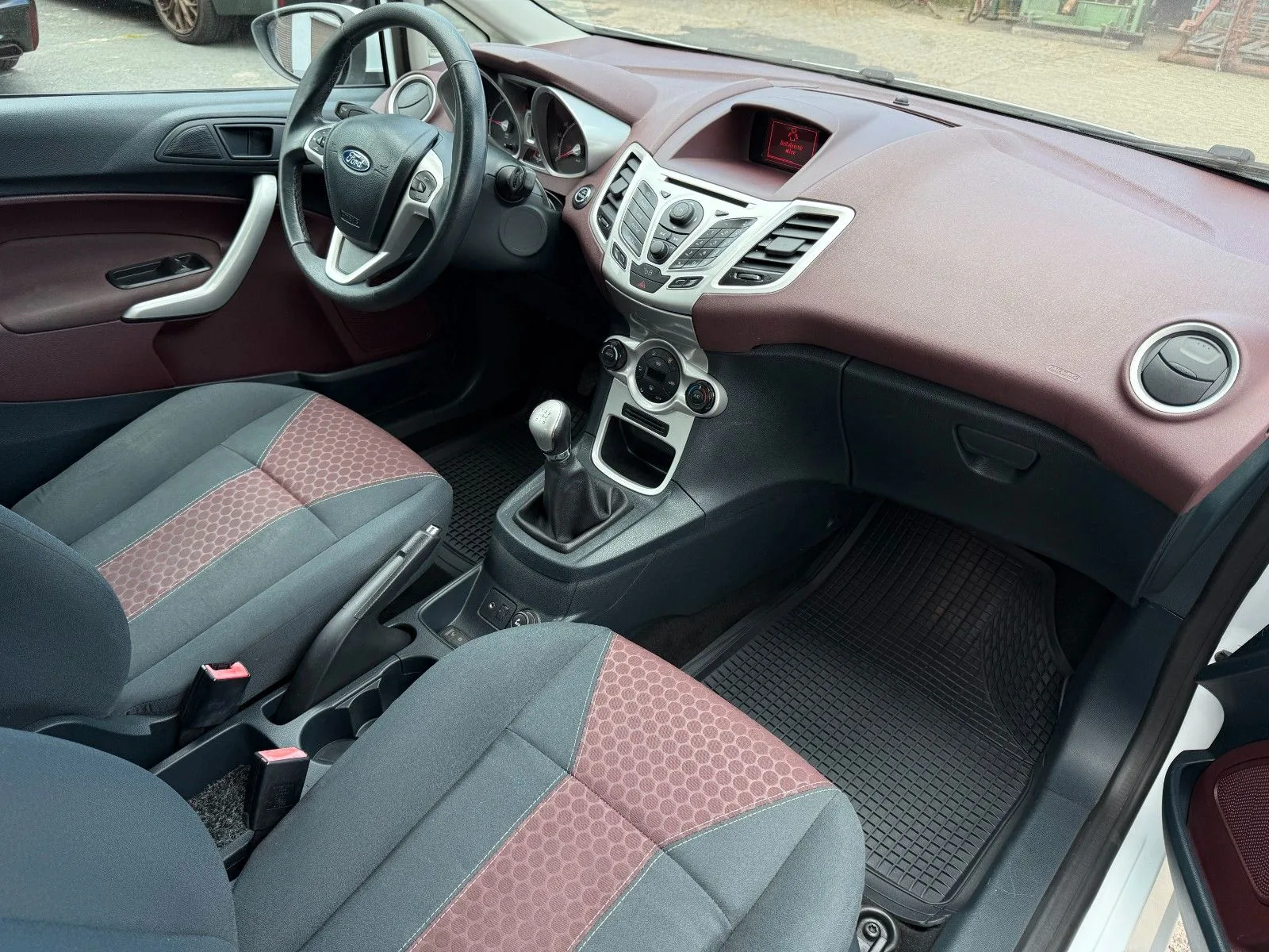 Ford Fiesta Titanium*KLIMA*TÜV NEU*PDC*