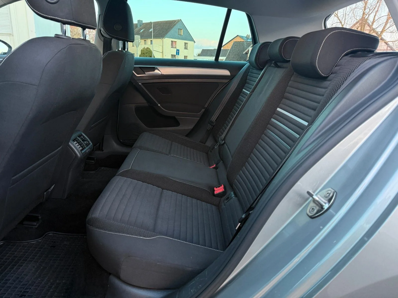 Volkswagen Golf VII Lim. Cup BMT*PDC*KLIMA*MFL*SHZ*TÜV NEU