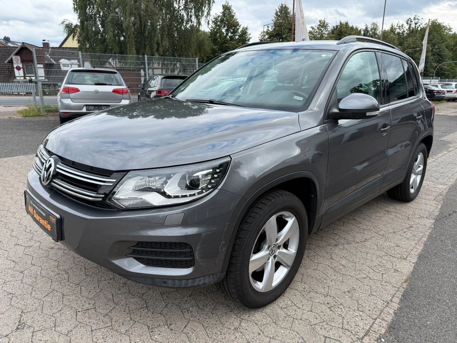 Volkswagen Tiguan Track & Field 4Motion*DSG*AHK*Bi-XENON*