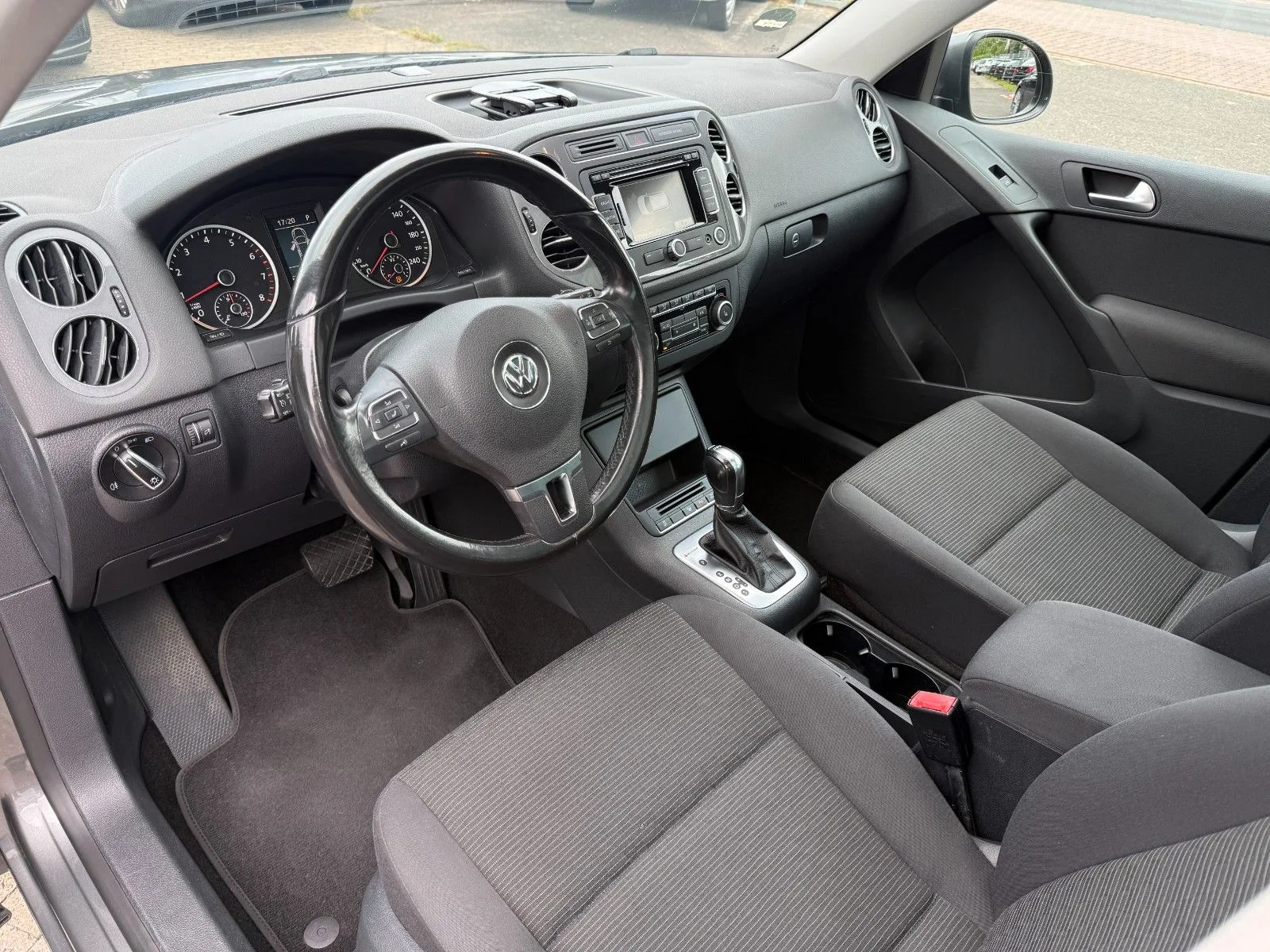 Volkswagen Tiguan Track & Field 4Motion*DSG*AHK*Bi-XENON*
