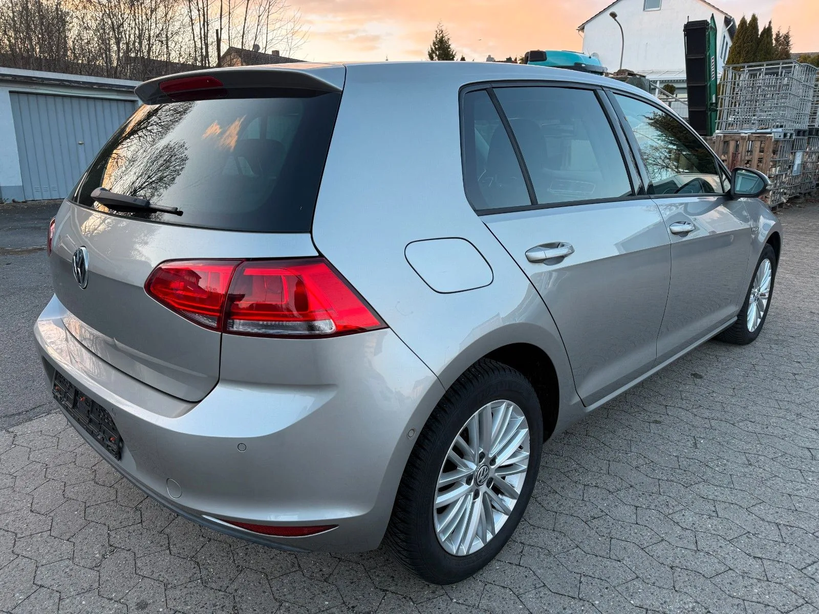 Volkswagen Golf VII Lim. Cup BMT*PDC*KLIMA*MFL*SHZ*TÜV NEU
